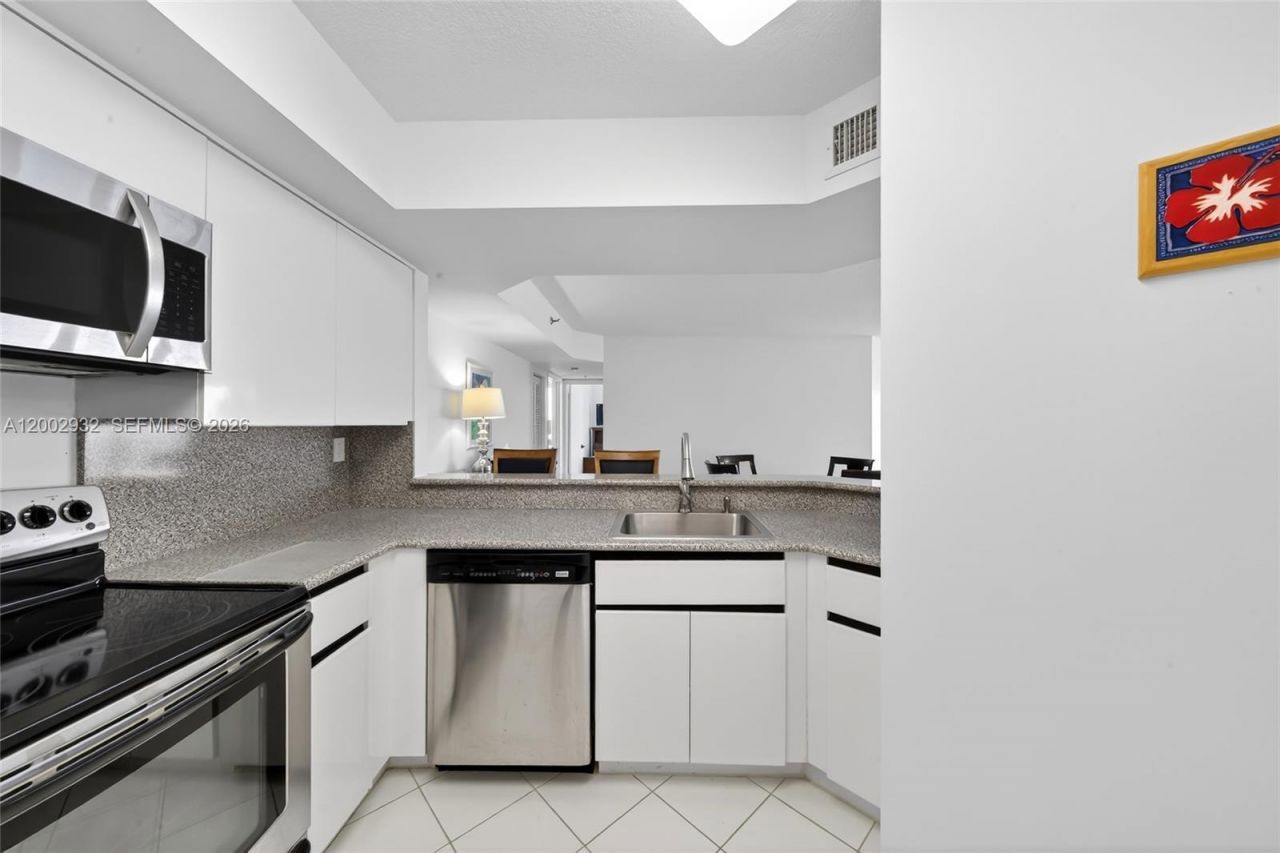 6767 Collins Ave , Unit 1609, Miami Beach, FL 33141 Photo
