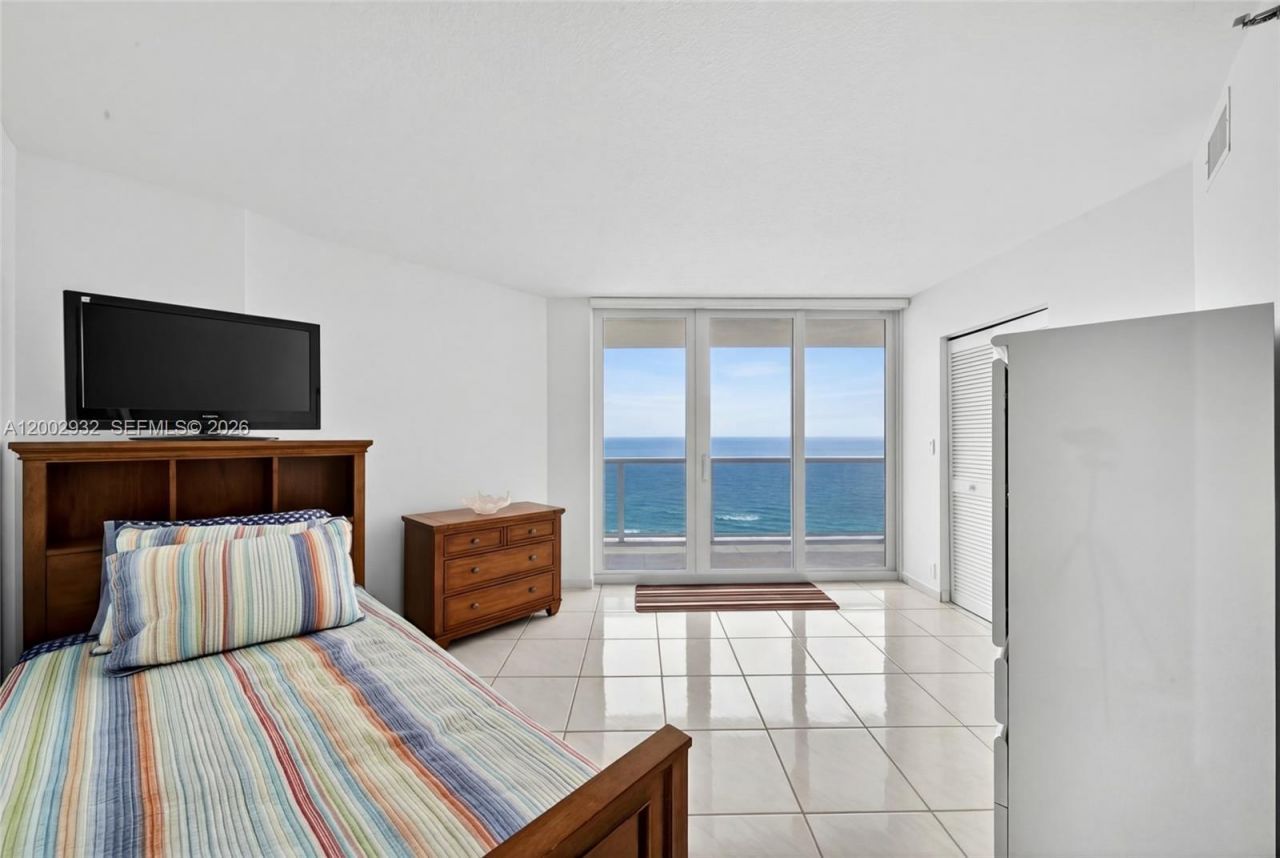 6767 Collins Ave , Unit 1609, Miami Beach, FL 33141 Photo