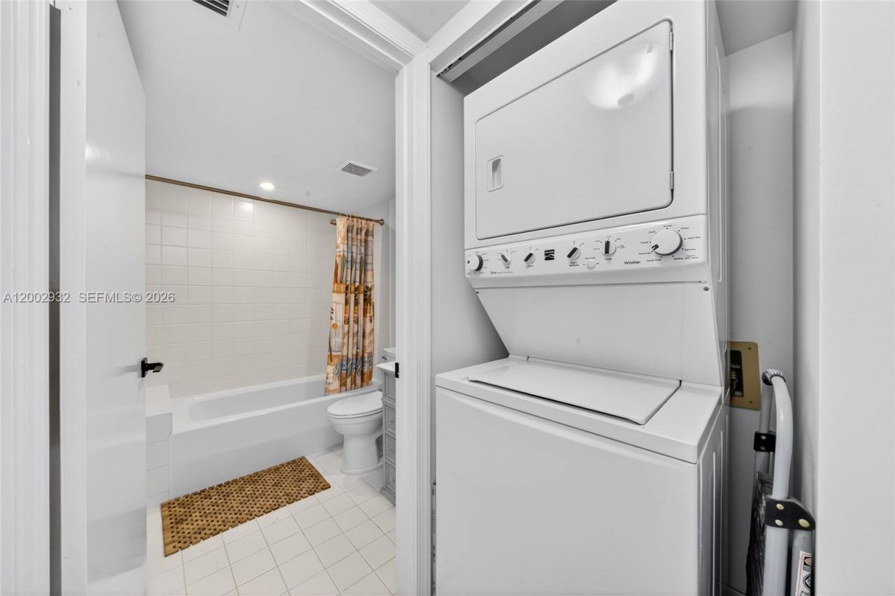 6767 Collins Ave , Unit 1609, Miami Beach, FL 33141 Photo