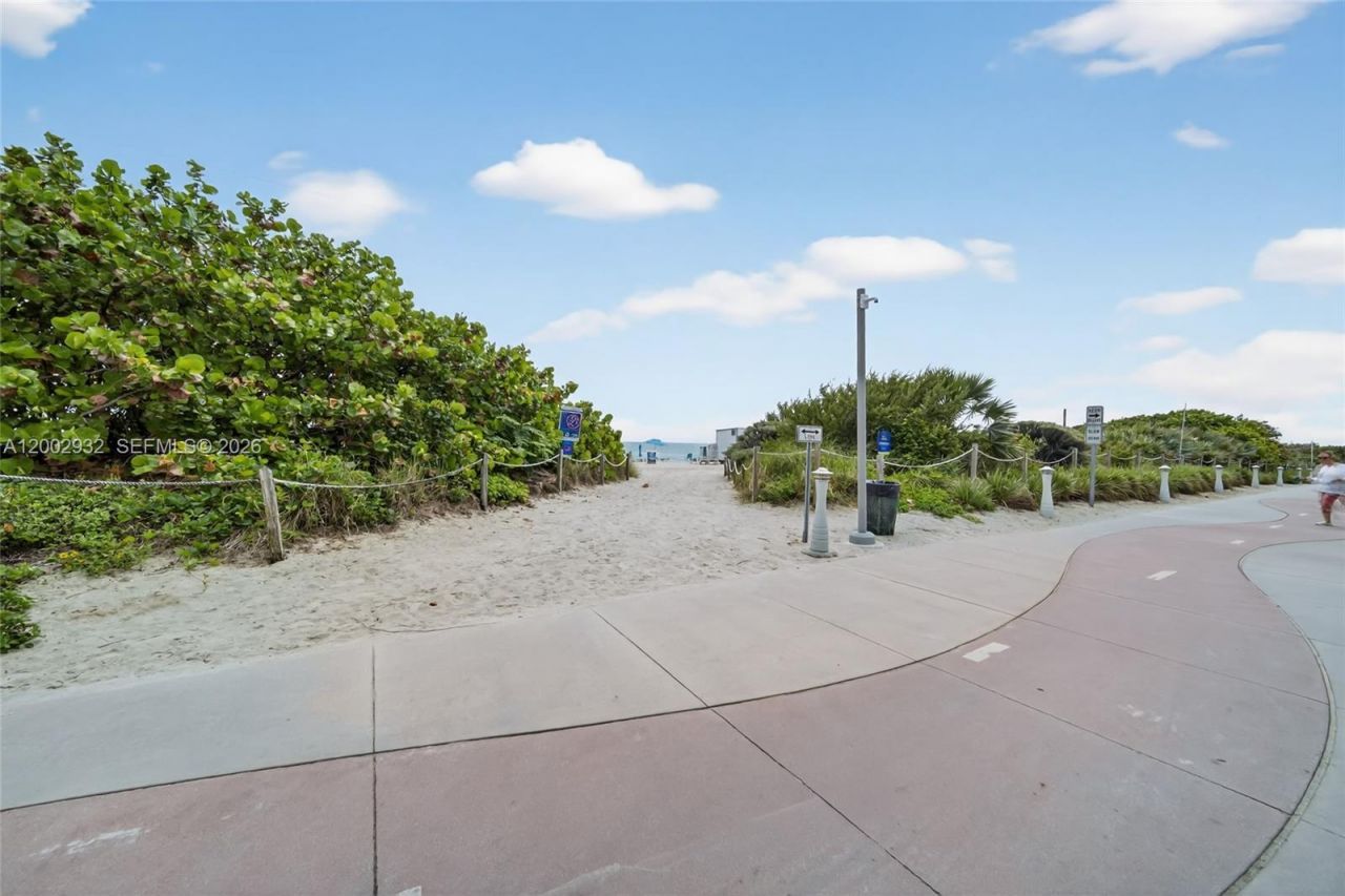 6767 Collins Ave , Unit 1609, Miami Beach, FL 33141 Photo