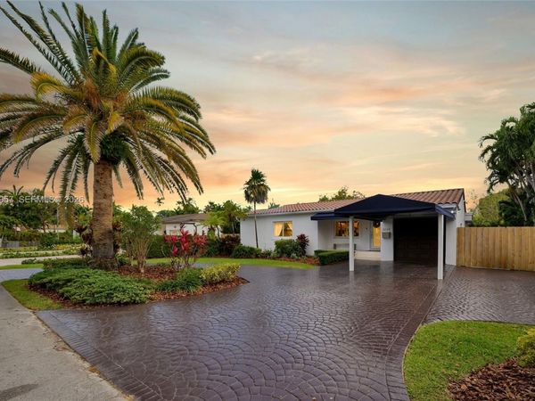 6134 SW 28th St , Miami, FL 33155