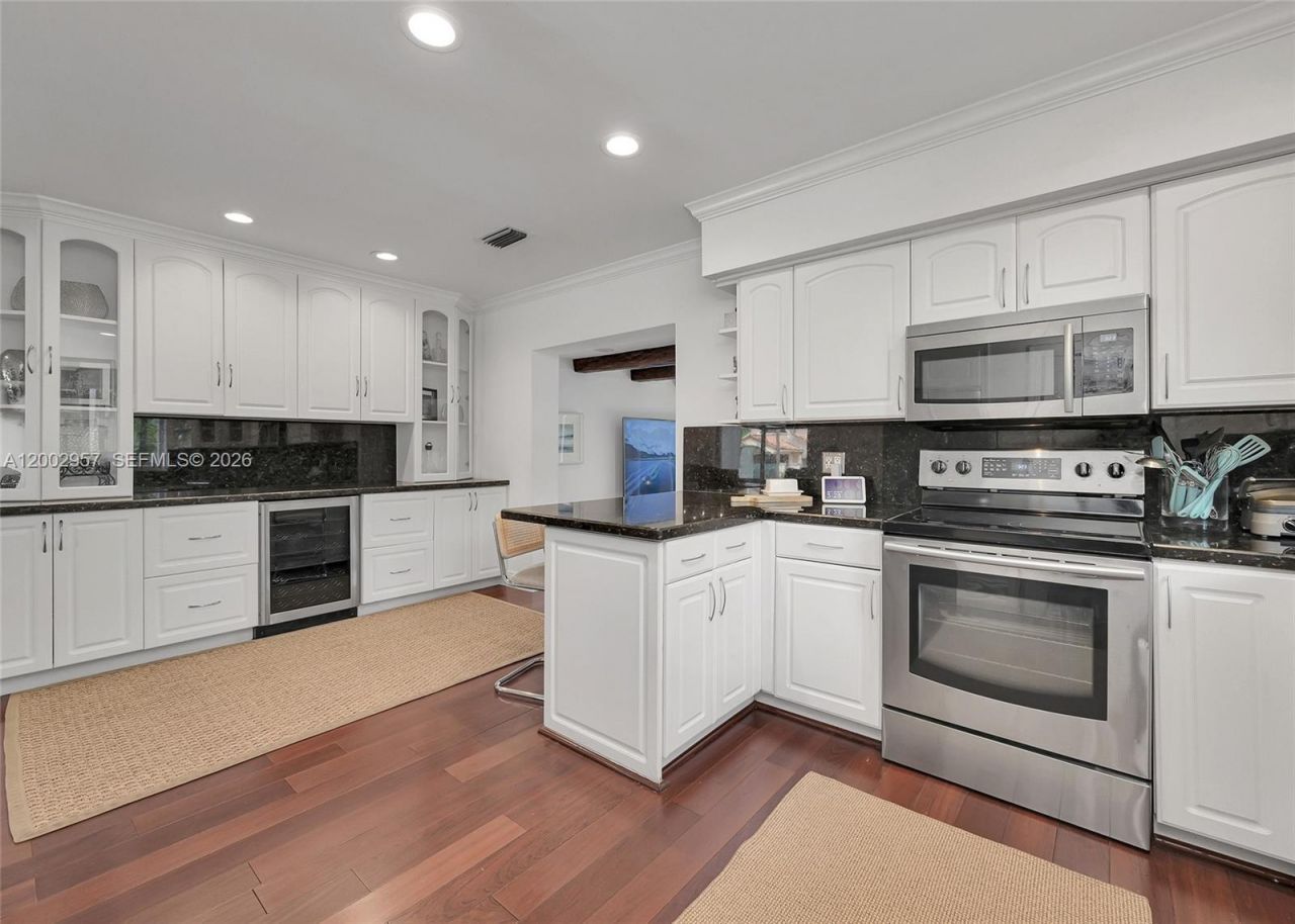 6134 SW 28th St , Miami, FL 33155 Photo