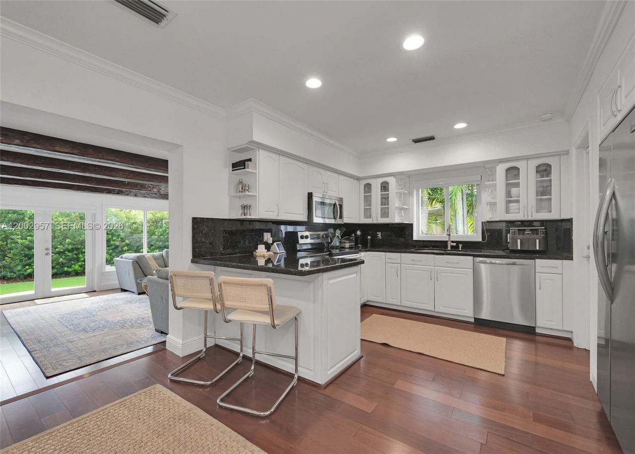 6134 SW 28th St , Miami, FL 33155 Photo