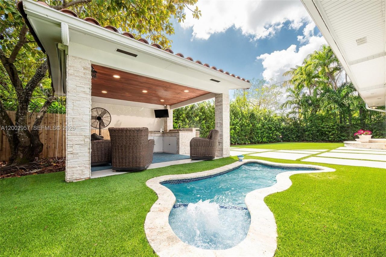 6134 SW 28th St , Miami, FL 33155 Photo