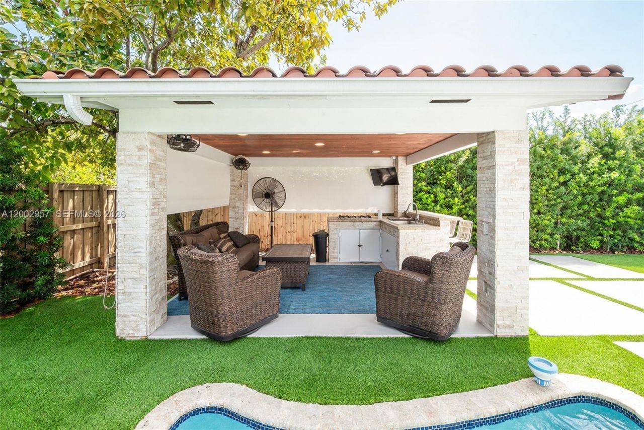 6134 SW 28th St , Miami, FL 33155 Photo