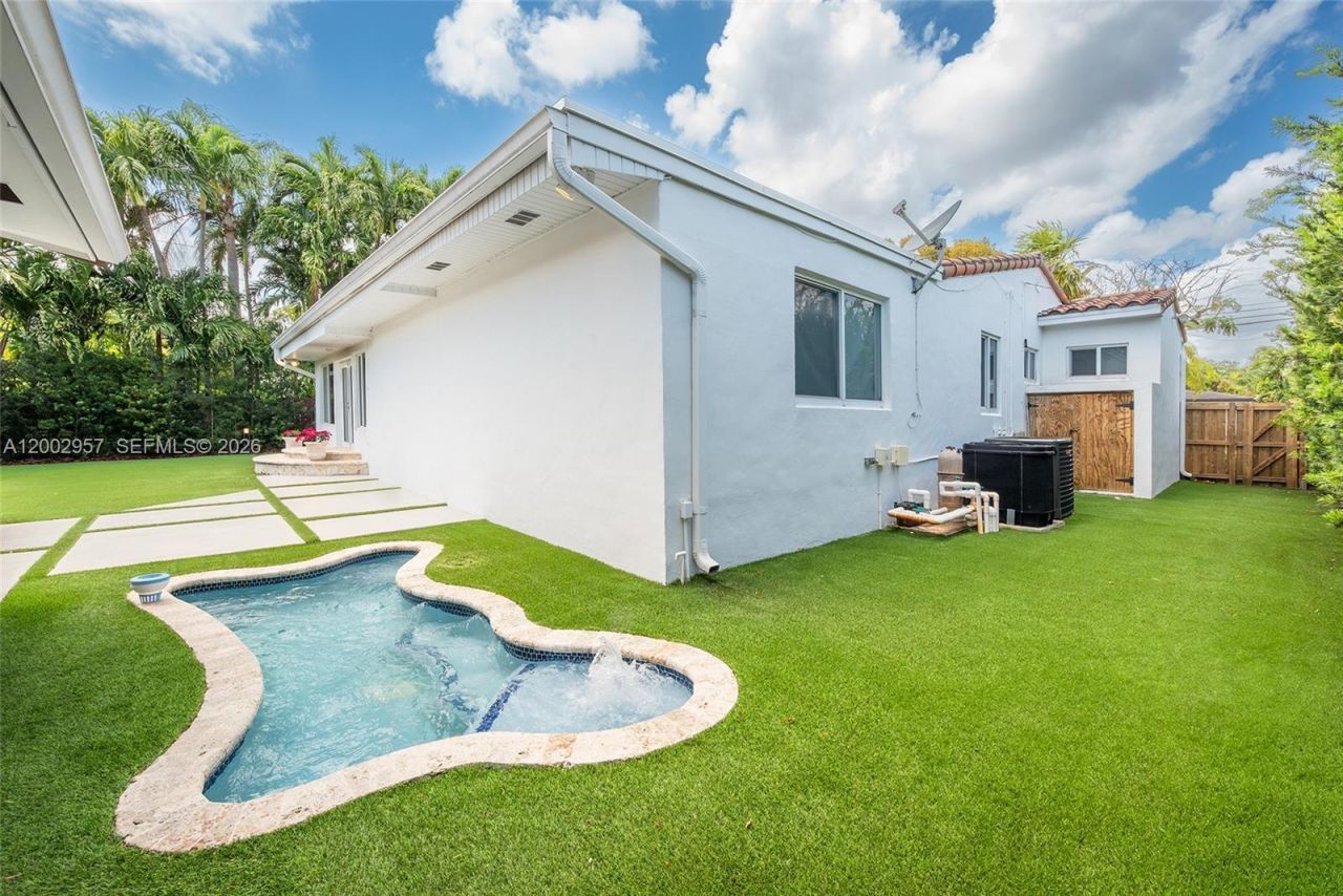 6134 SW 28th St , Miami, FL 33155 Photo