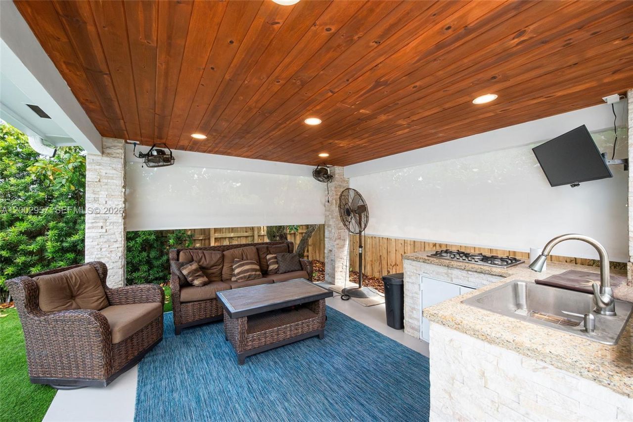 6134 SW 28th St , Miami, FL 33155 Photo