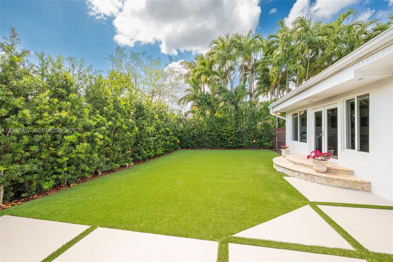 6134 SW 28th St , Miami, FL 33155 Photo