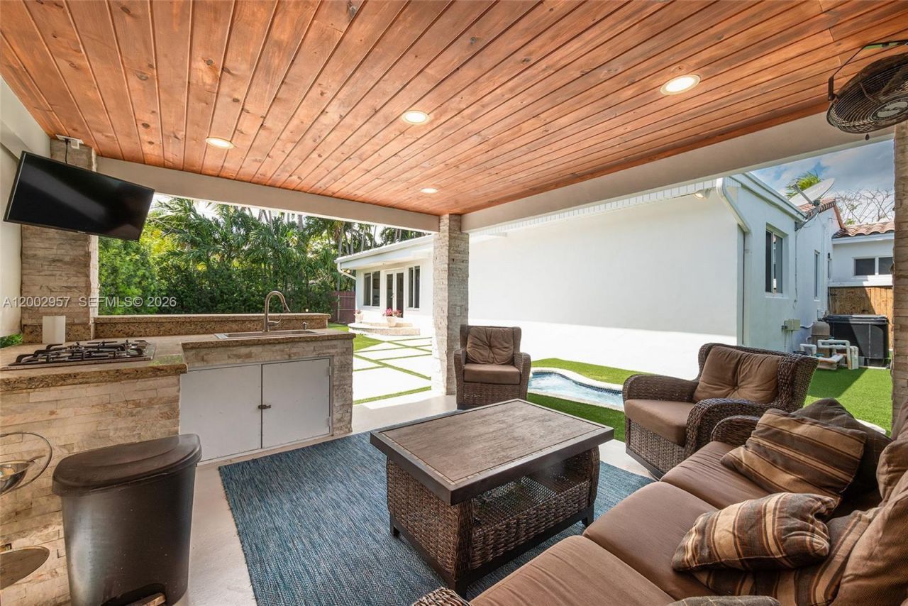 6134 SW 28th St , Miami, FL 33155 Photo