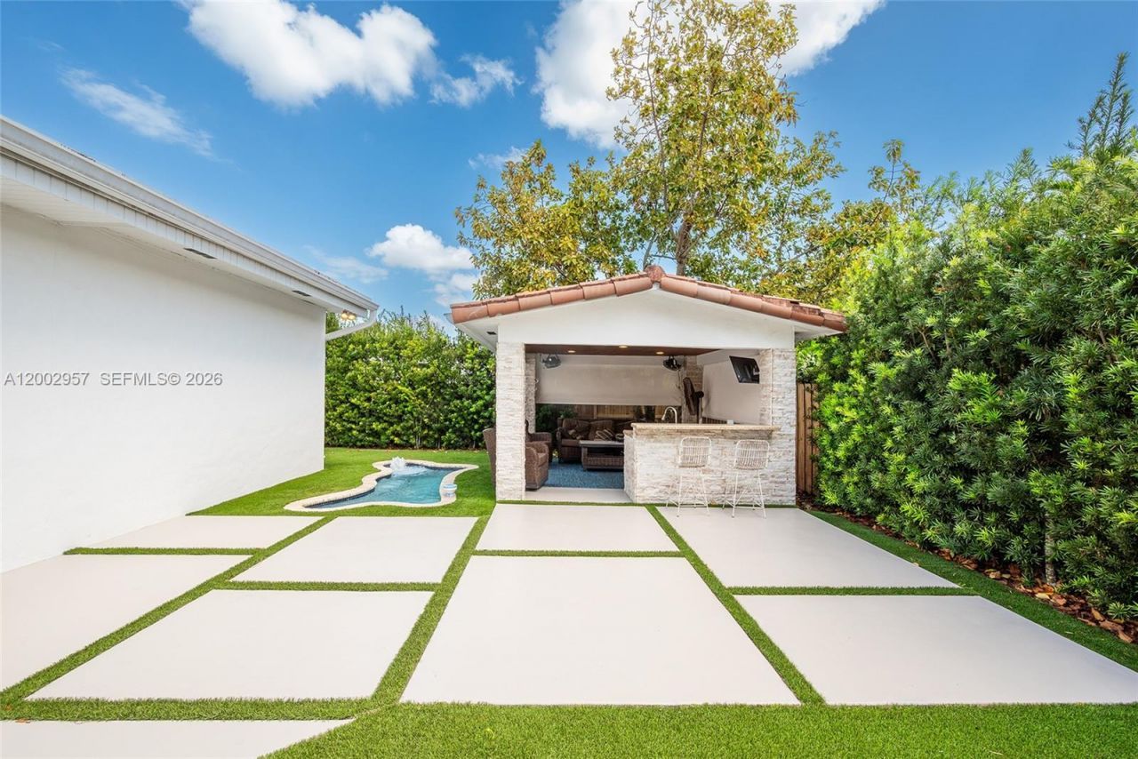 6134 SW 28th St , Miami, FL 33155 Photo