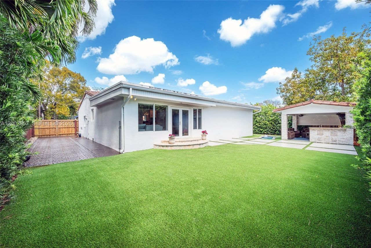 6134 SW 28th St , Miami, FL 33155 Photo