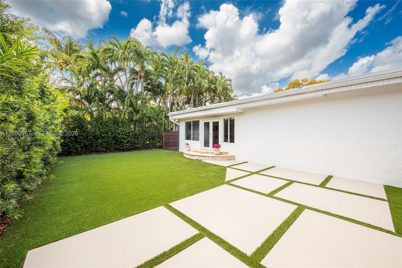 6134 SW 28th St , Miami, FL 33155 Photo