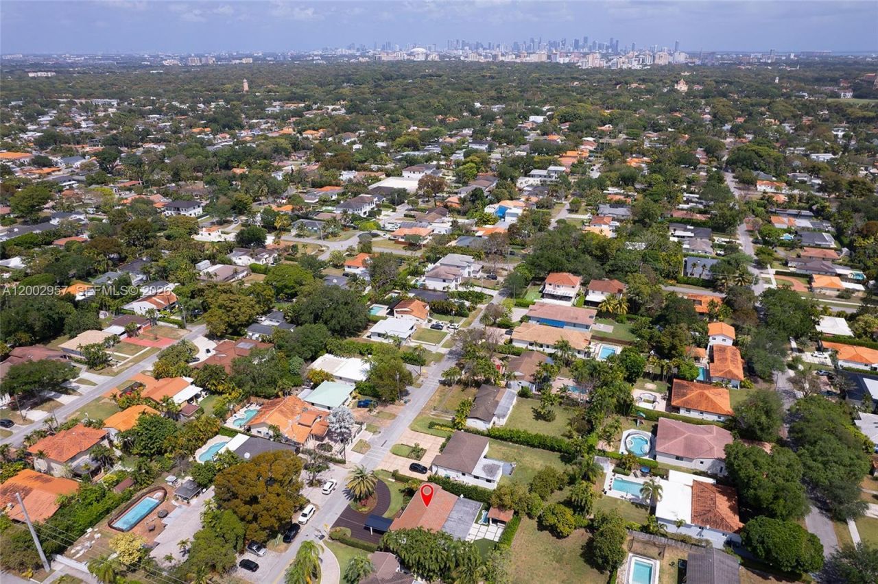 6134 SW 28th St , Miami, FL 33155 Photo