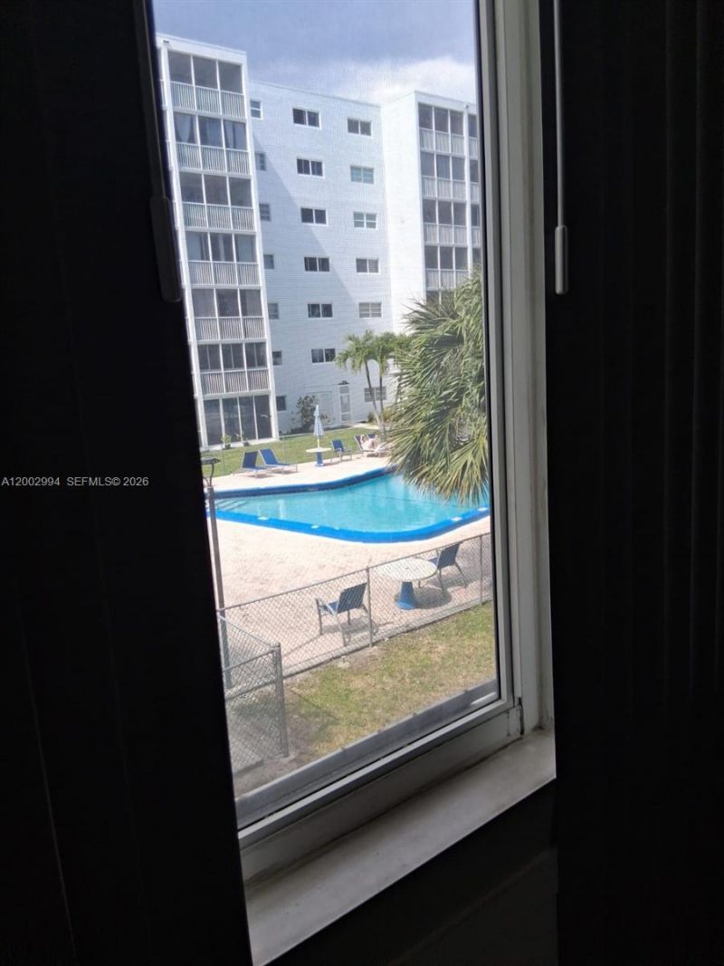 301 NE 14th Ave, Unit 202, Hallandale Beach, FL 33009 Photo