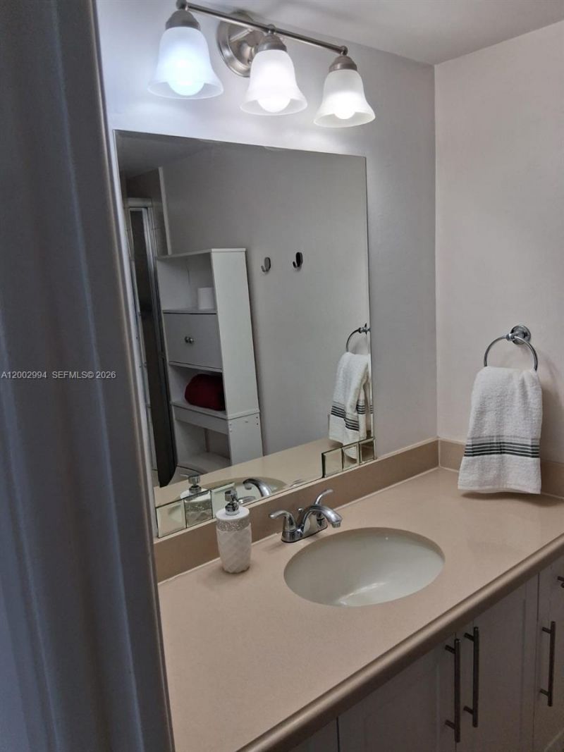 301 NE 14th Ave, Unit 202, Hallandale Beach, FL 33009 Photo