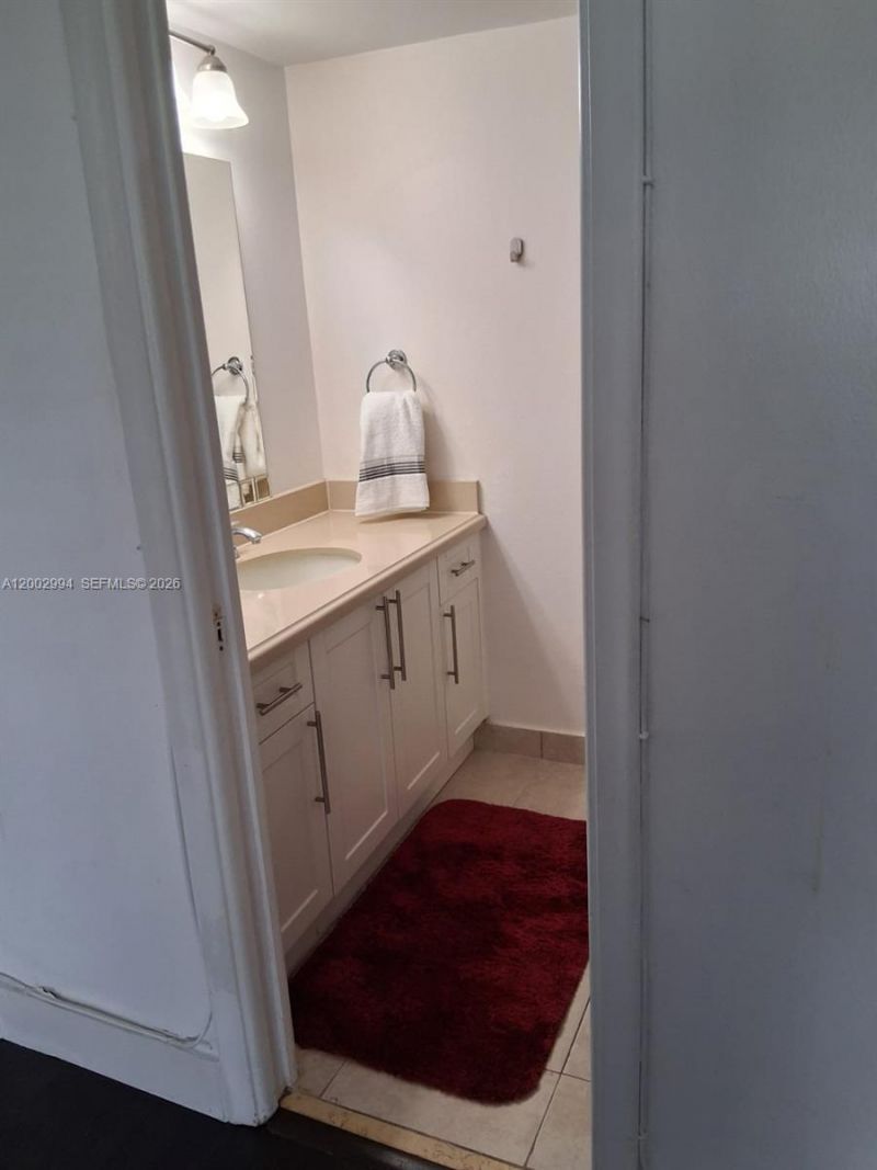 301 NE 14th Ave, Unit 202, Hallandale Beach, FL 33009 Photo