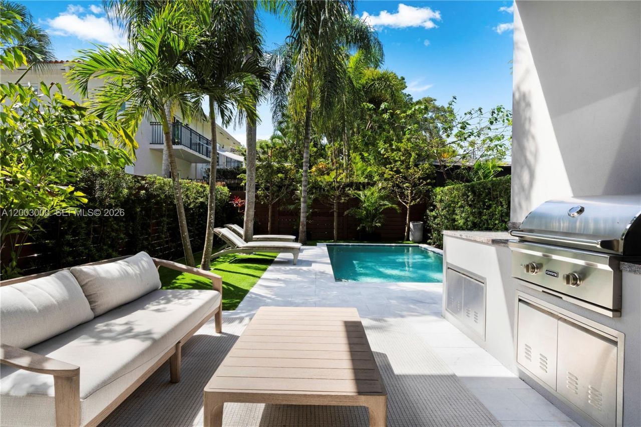 2916 Jackson Ave , Unit 2916, Coconut Grove, FL 33133 Photo