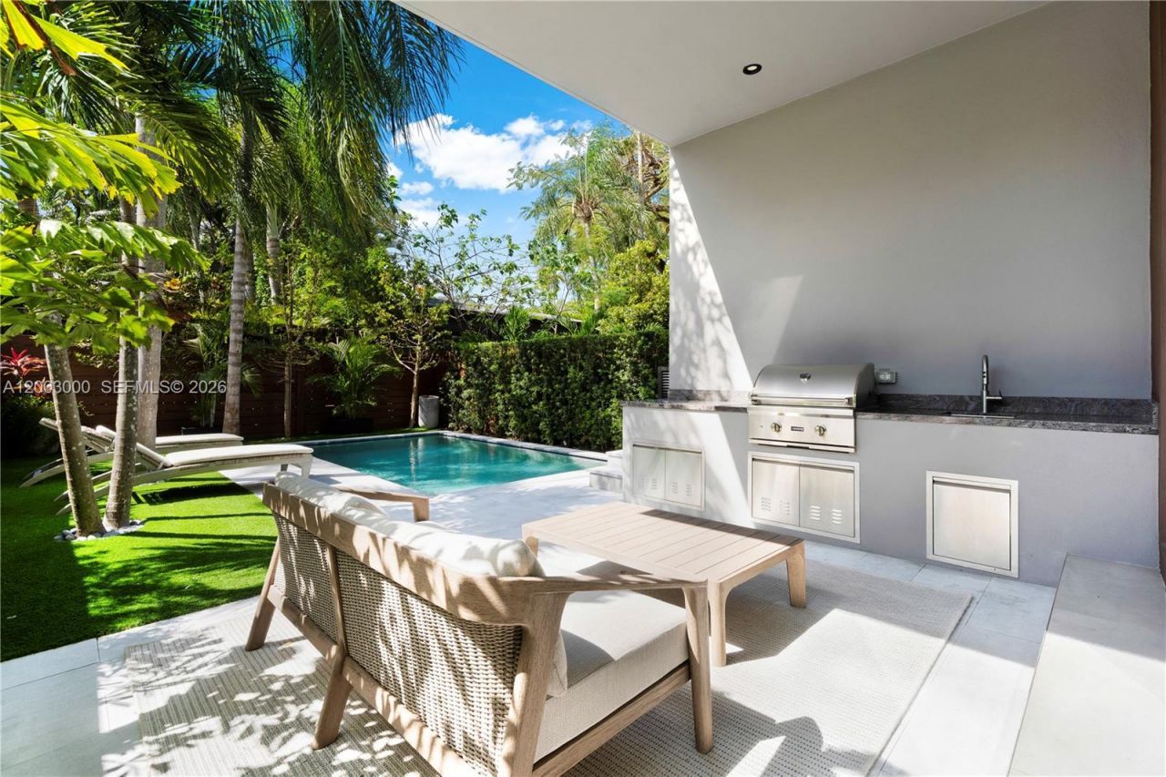 2916 Jackson Ave , Unit 2916, Coconut Grove, FL 33133 Photo