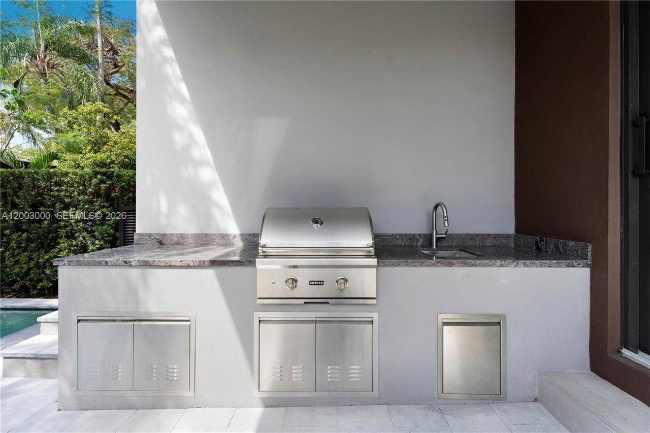 2916 Jackson Ave , Unit 2916, Coconut Grove, FL 33133 Photo