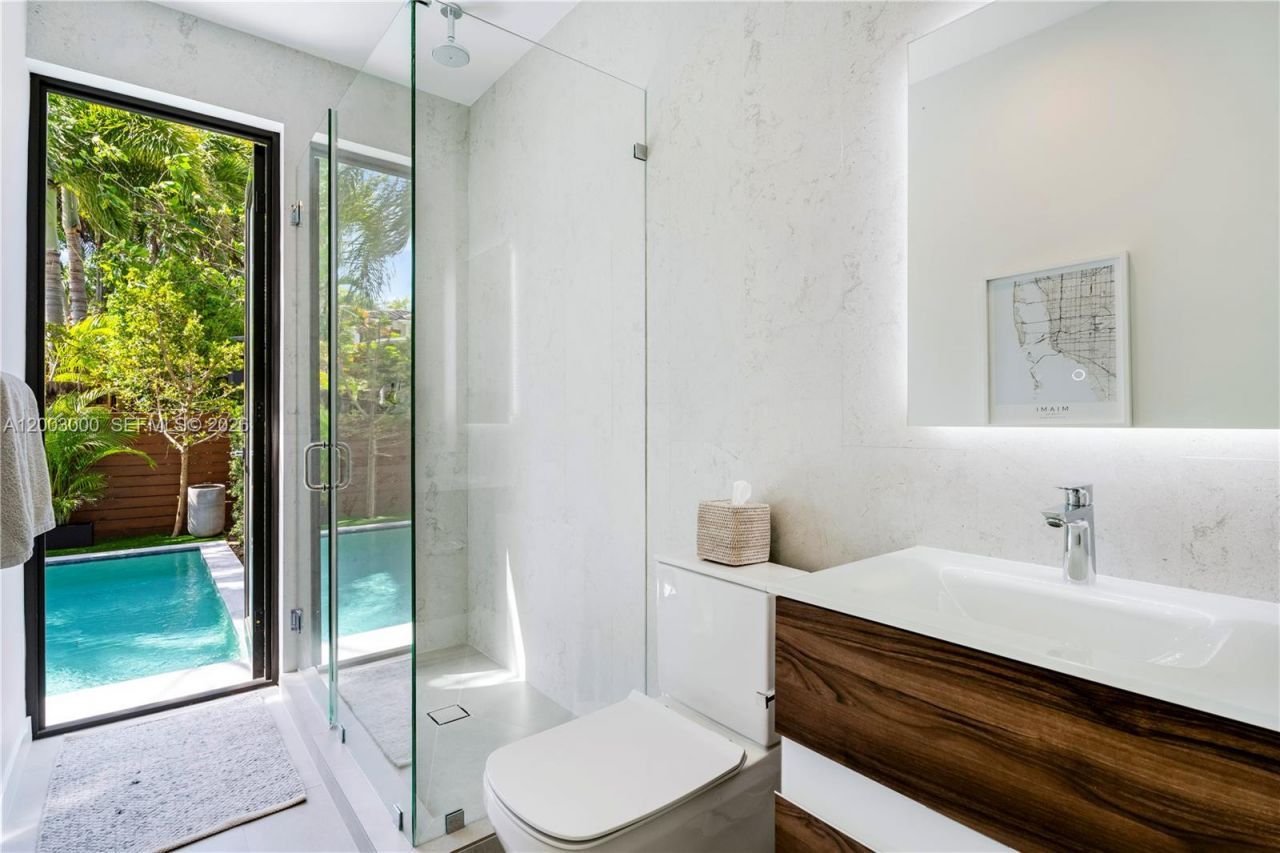 2916 Jackson Ave , Unit 2916, Coconut Grove, FL 33133 Photo