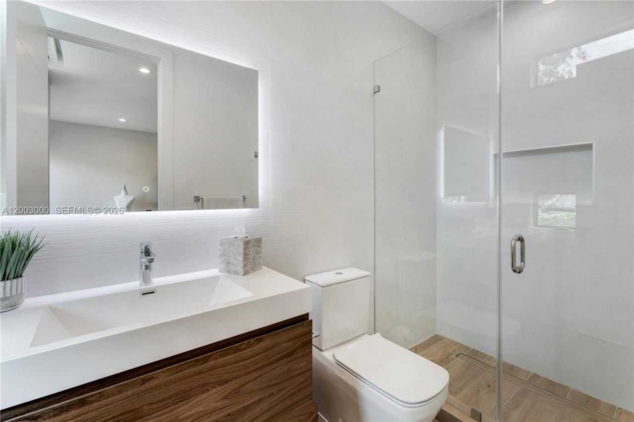 2916 Jackson Ave , Unit 2916, Coconut Grove, FL 33133 Photo