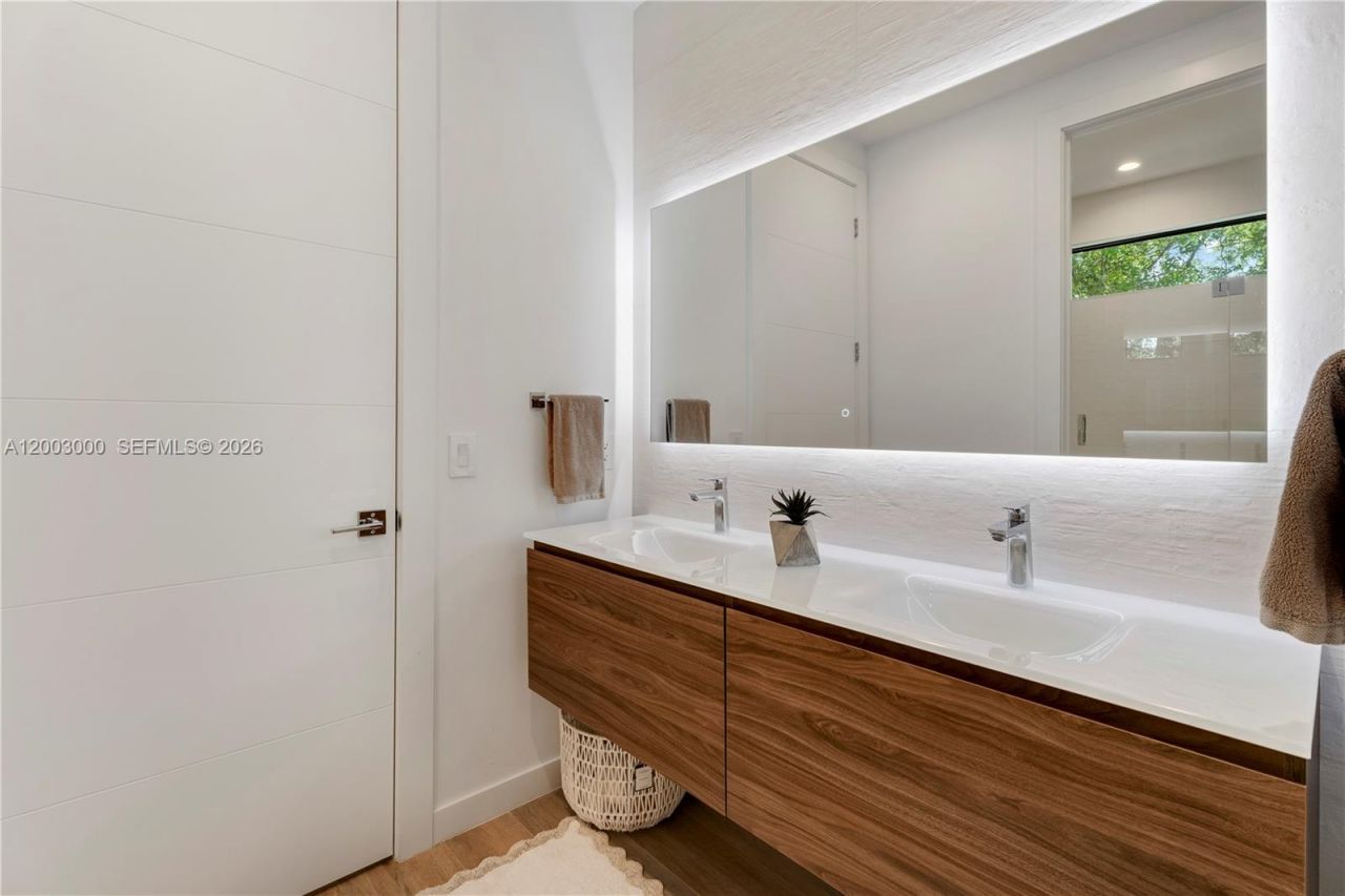 2916 Jackson Ave , Unit 2916, Coconut Grove, FL 33133 Photo