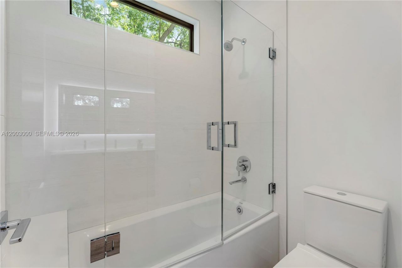 2916 Jackson Ave , Unit 2916, Coconut Grove, FL 33133 Photo