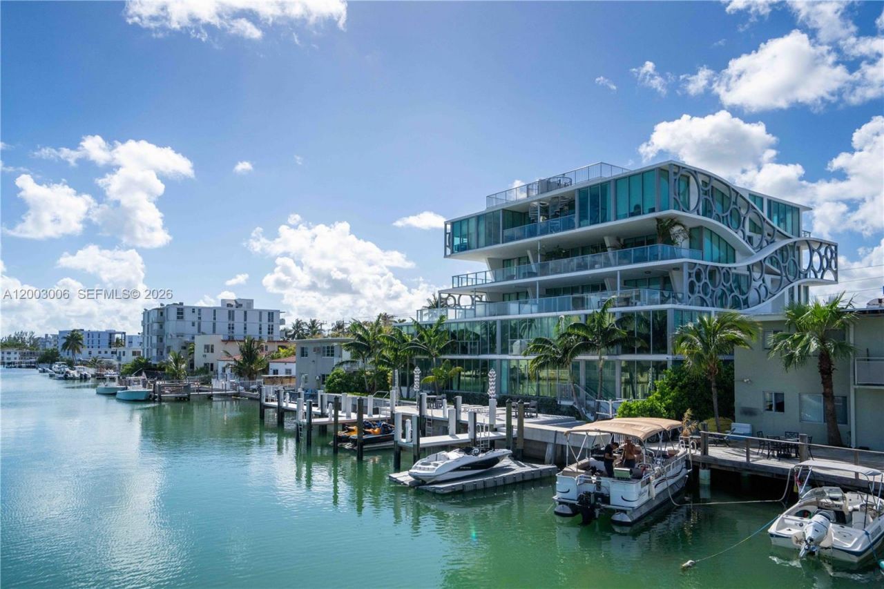 8425 Crespi Blvd, Miami Beach, FL 33141 Photo