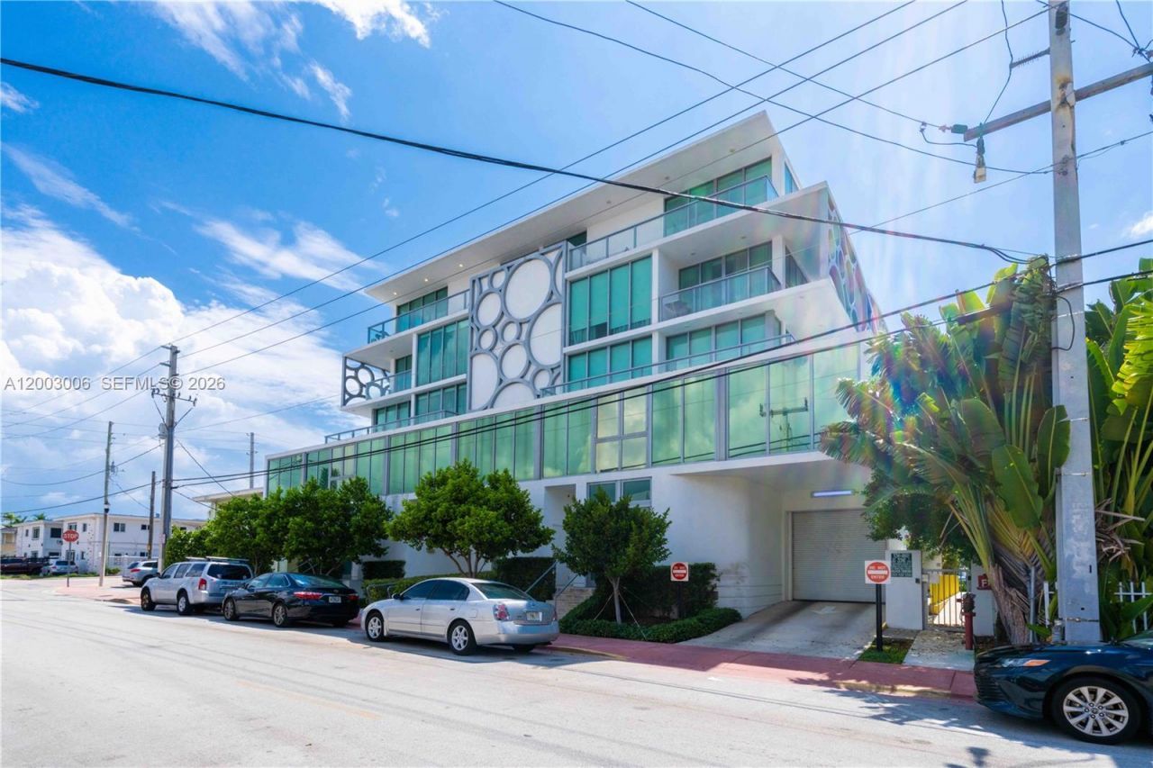 8425 Crespi Blvd, Miami Beach, FL 33141 Photo