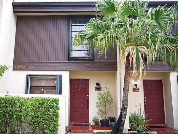 9955 NW 10th St , Unit 24, Pembroke Pines, FL 33024