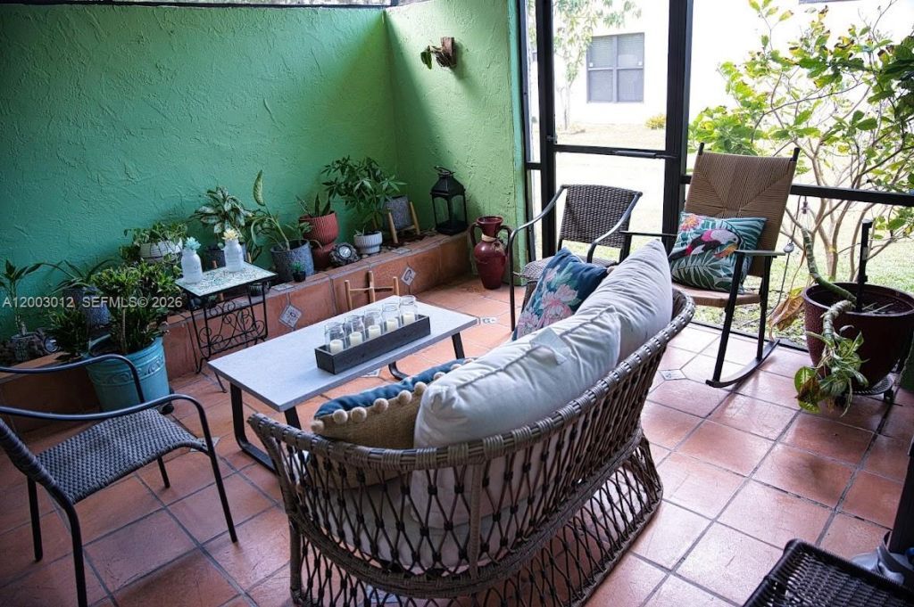 9955 NW 10th St , Unit 24, Pembroke Pines, FL 33024 Photo