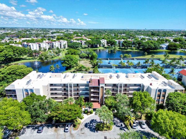 955 Egret Circle, Unit 402, Delray Beach, FL 33444