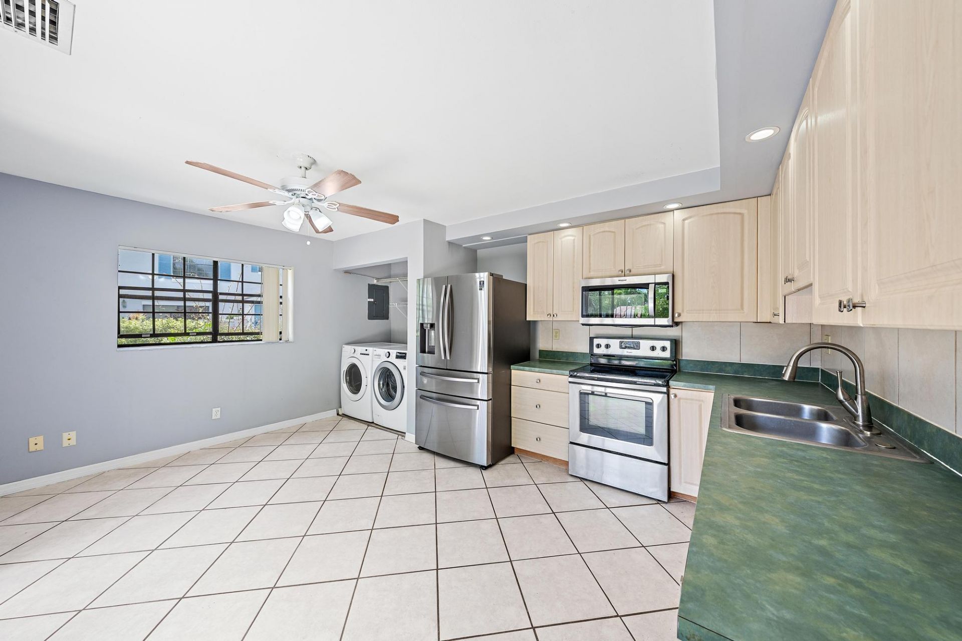 352 Prestwick Circle, Unit 1, Palm Beach Gardens, FL 33418 Photo
