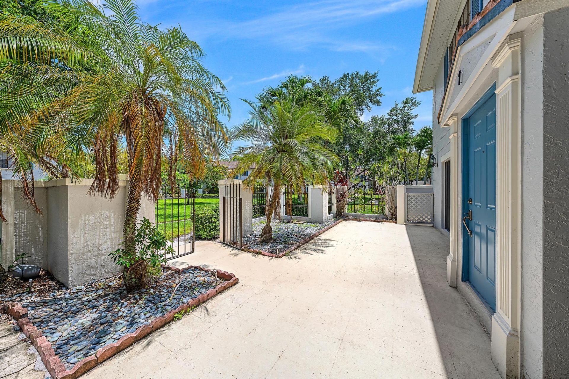 352 Prestwick Circle, Unit 1, Palm Beach Gardens, FL 33418 Photo