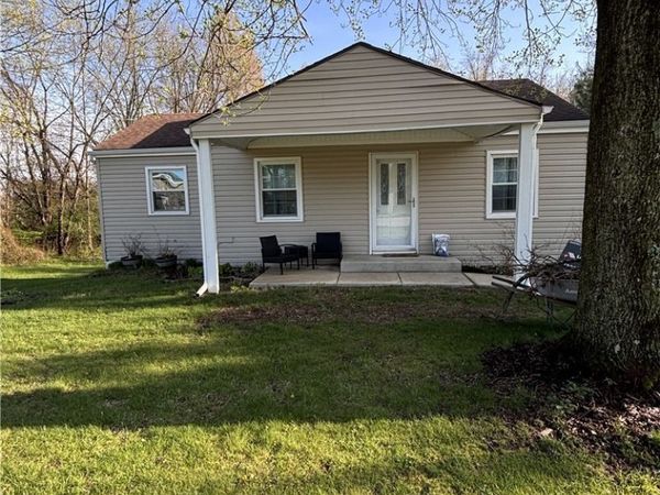 880 E Caston Road , Uniontown, OH 44685