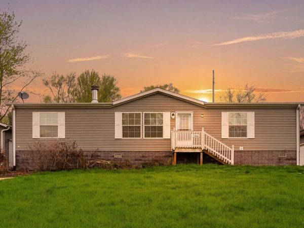 22816 243rd Street , Eldridge, IA 52748