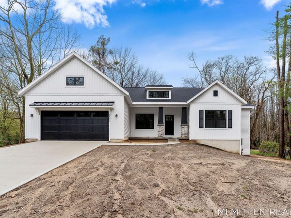 2322 Forest Trail Circle, Fennville, MI 49408