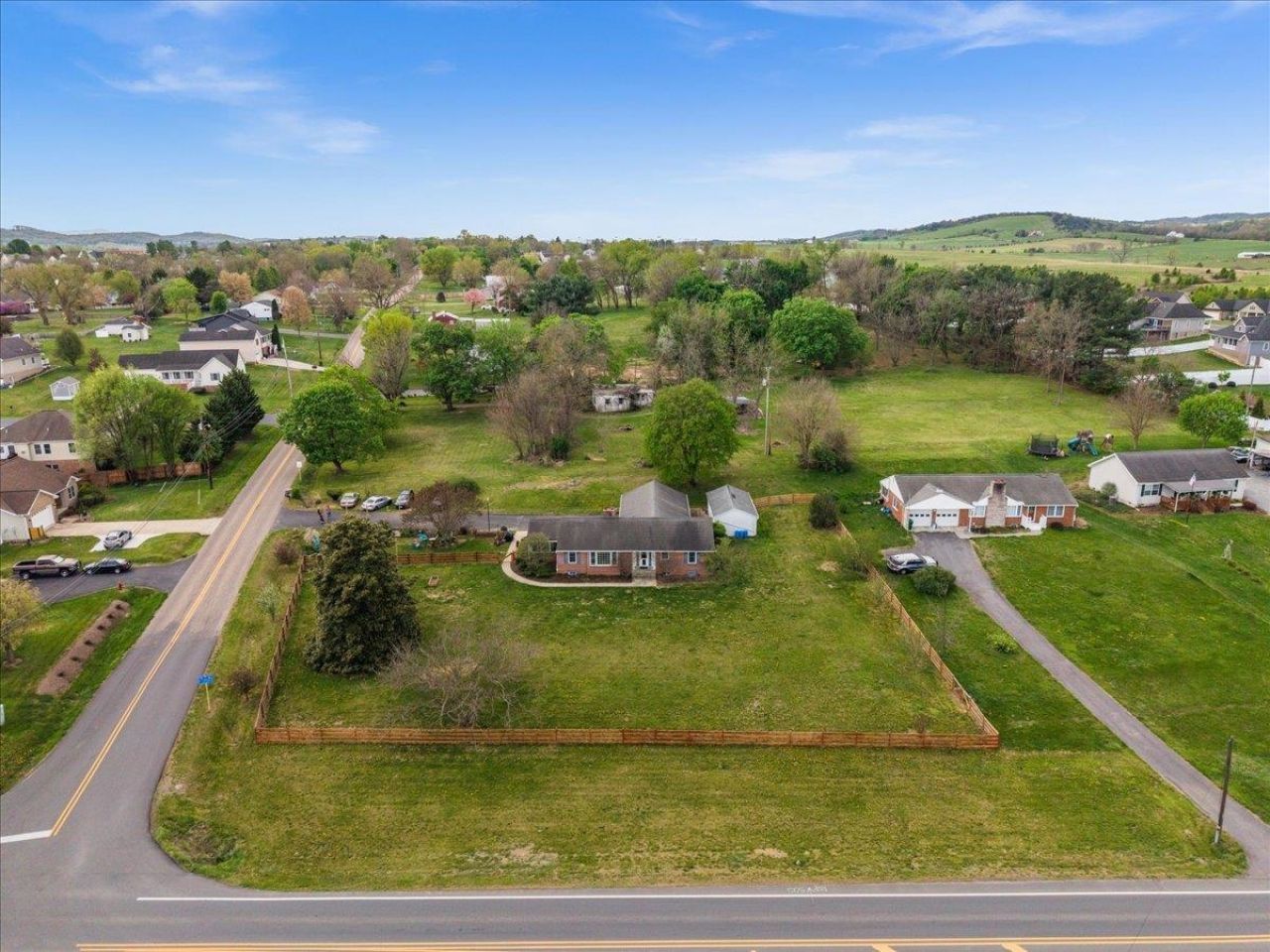 330 N SUNSET DR primary photo