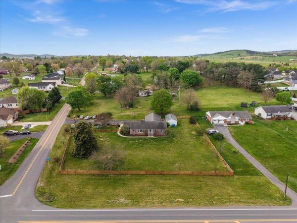 330 N SUNSET DR, BROADWAY, VA 22815