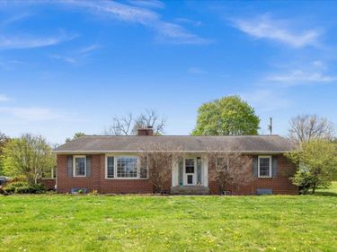 330 N SUNSET DR, BROADWAY, VA 22815