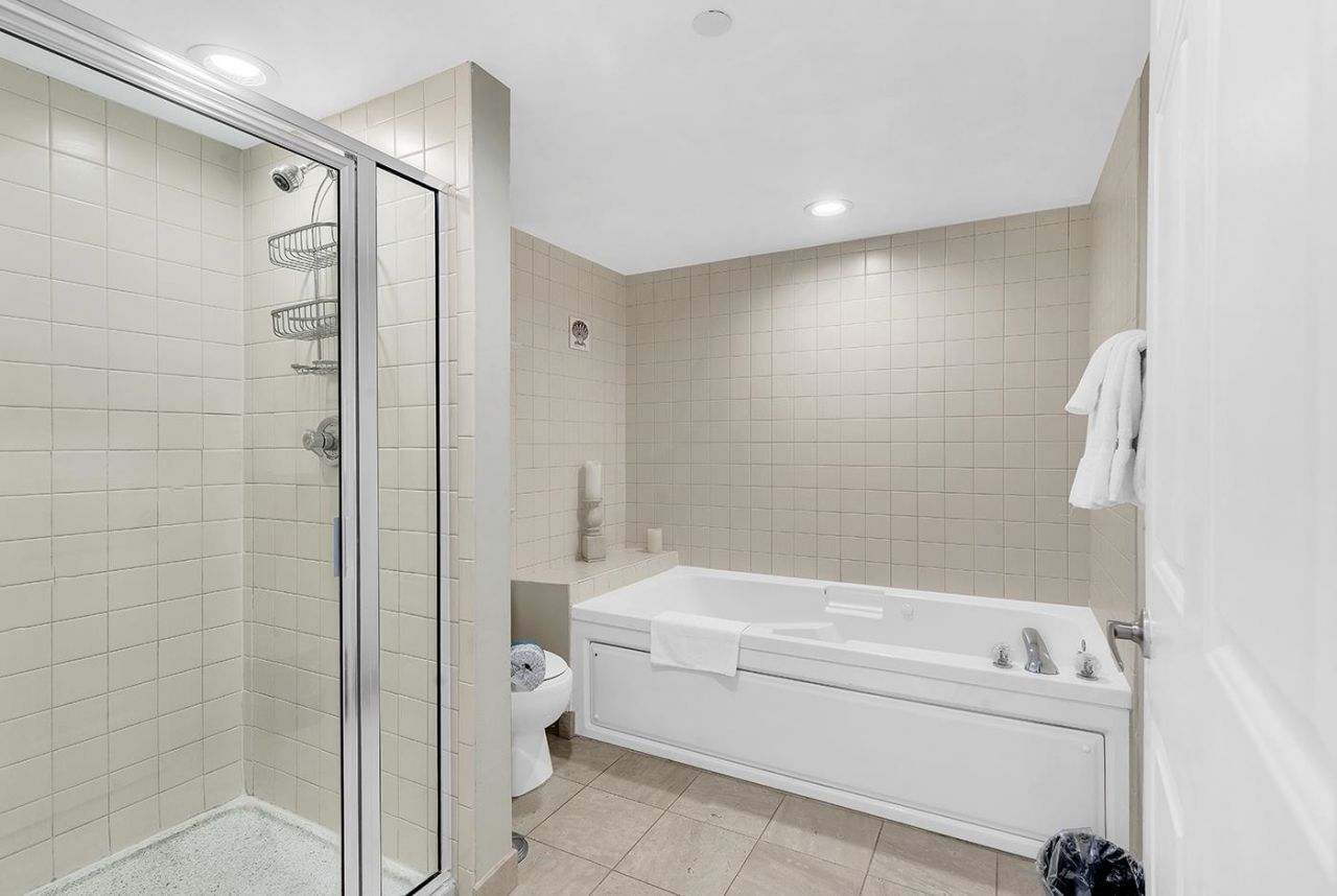 8560 Queensway Blvd.  Photo 10