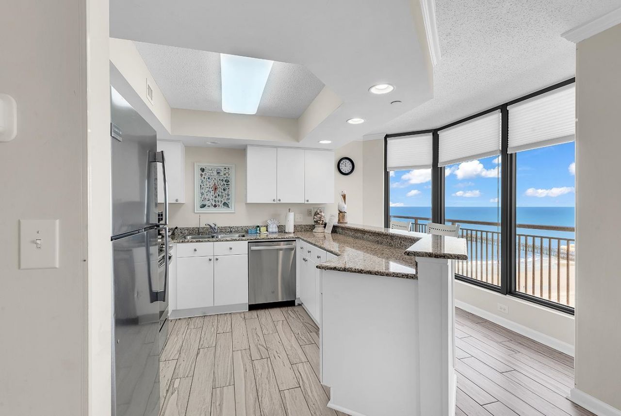 8560 Queensway Blvd.  Photo 4