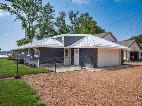 3 Lakeview Drive , Thornville, OH 43076