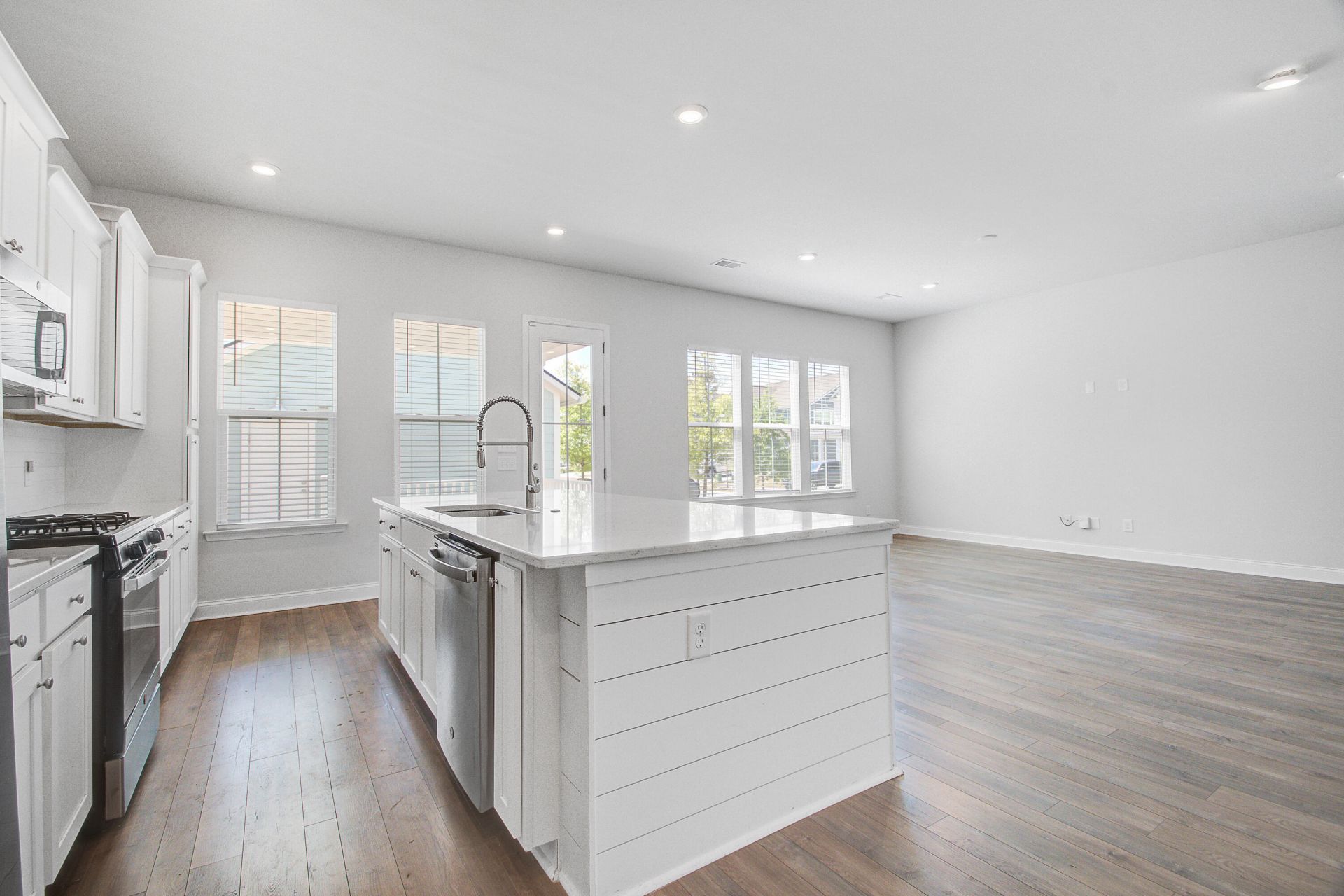 416 W Respite Lane Photo 4