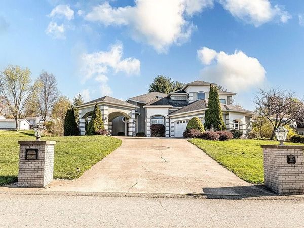 87 Farmview Drive, Uniontown, PA 15401