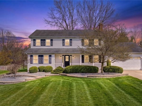 165 Valley Brook Boulevard , Hinckley, OH 44233