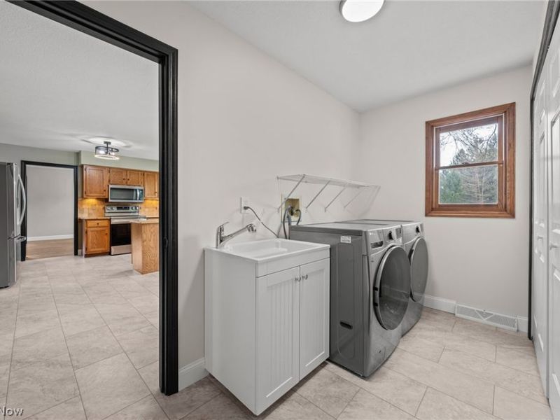 165 Valley Brook Boulevard, Hinckley, OH 44233 Photo 22