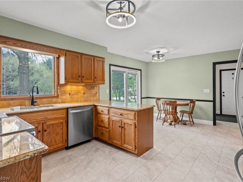 165 Valley Brook Boulevard, Hinckley, OH 44233 Photo 4