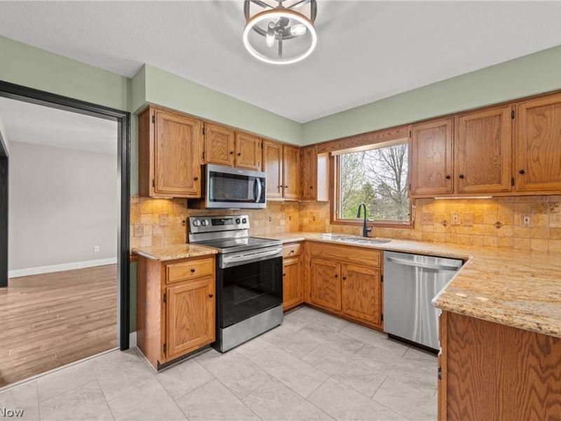 165 Valley Brook Boulevard, Hinckley, OH 44233 Photo 5