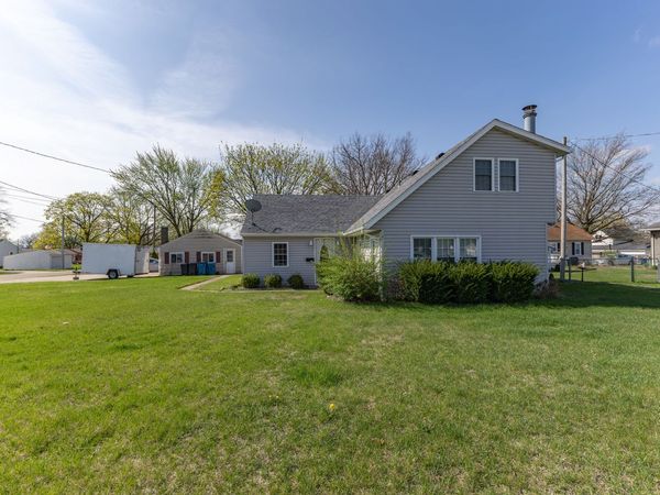 507 11th Place , Camanche, IA 52730